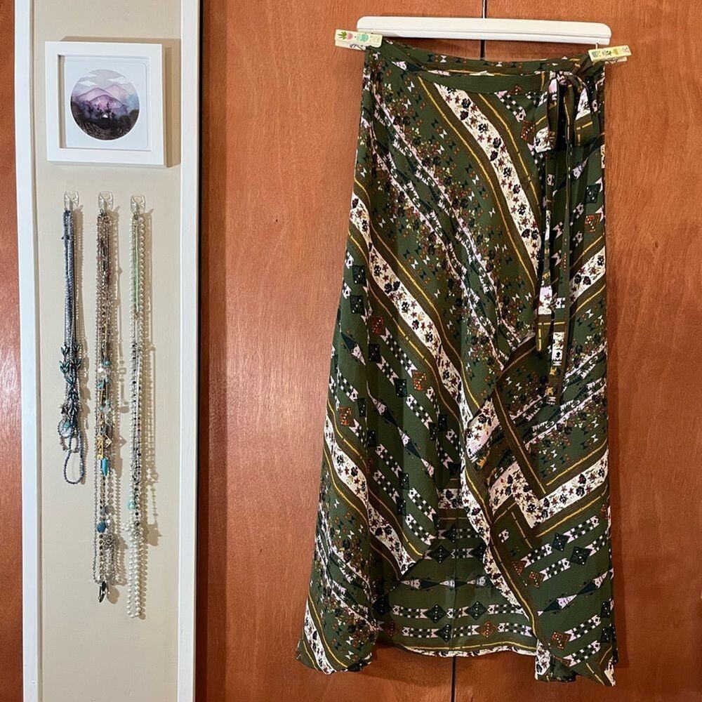 En Crème High Low Green Wrap Skirt Sz M